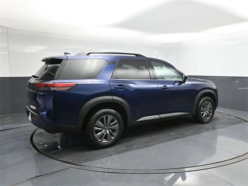 Used 2025 Nissan Pathfinder SV image 15