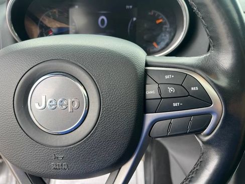 Used 2019 Jeep Grand Cherokee Altitude AWD/4WD image 27