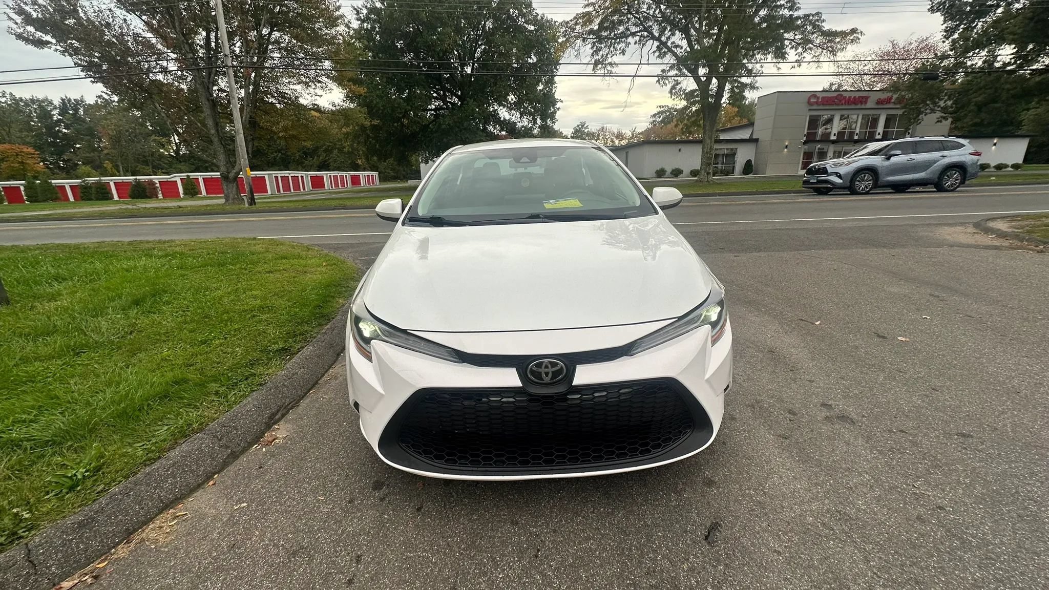 Used 2021 Toyota Corolla LE FWD image 2
