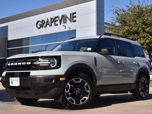 Used 2023 Ford Bronco Sport Outer Banks w/ Tech Package image 2