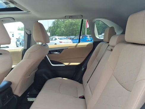 Used 2020 Toyota RAV4 XLE w/ Convenience Package FWD image 7