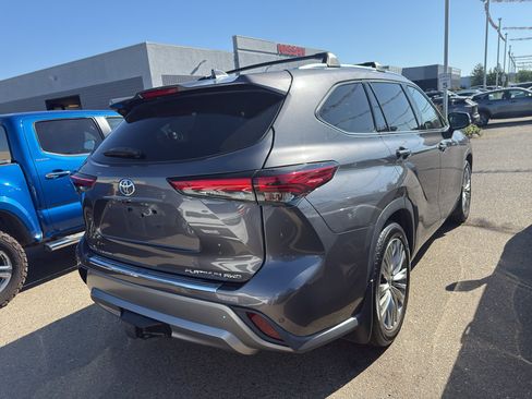 Used 2021 Toyota Highlander Platinum AWD/4WD image 6