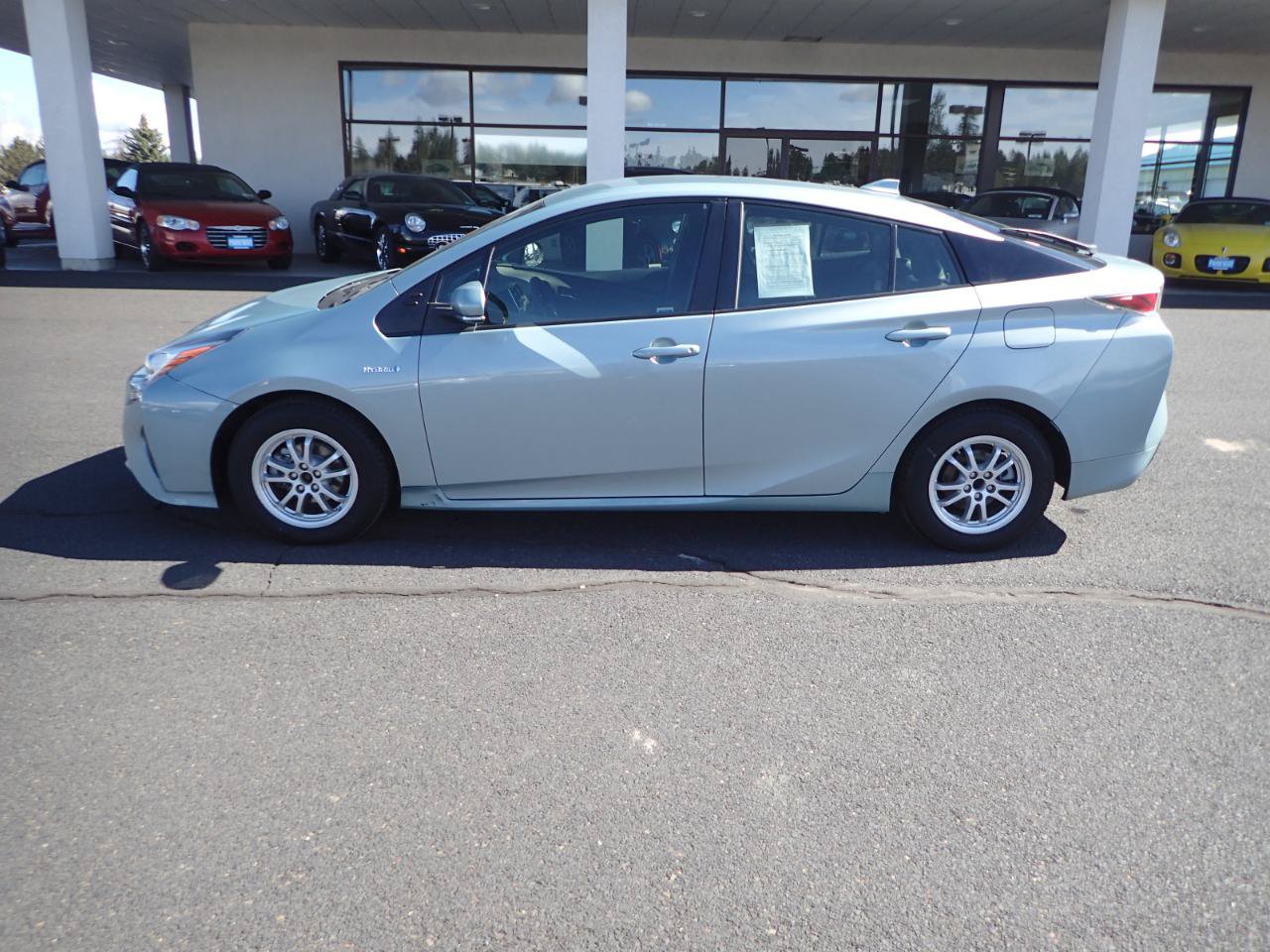 Used 2016 Toyota Prius Two FWD image 2