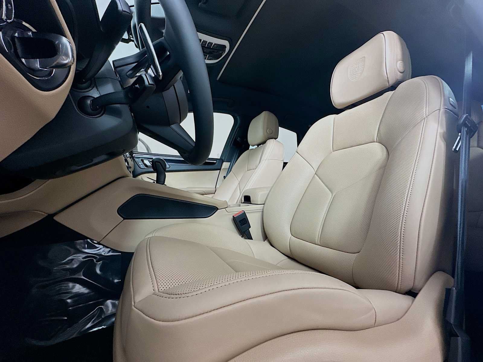 Used 2026 Porsche Macan AWD/4WD image 5