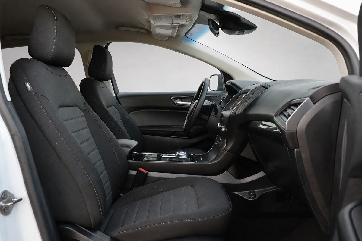 Used 2020 Ford Edge SE FWD image 21