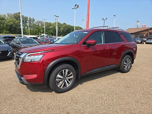 New 2025 Nissan Pathfinder SL image 3