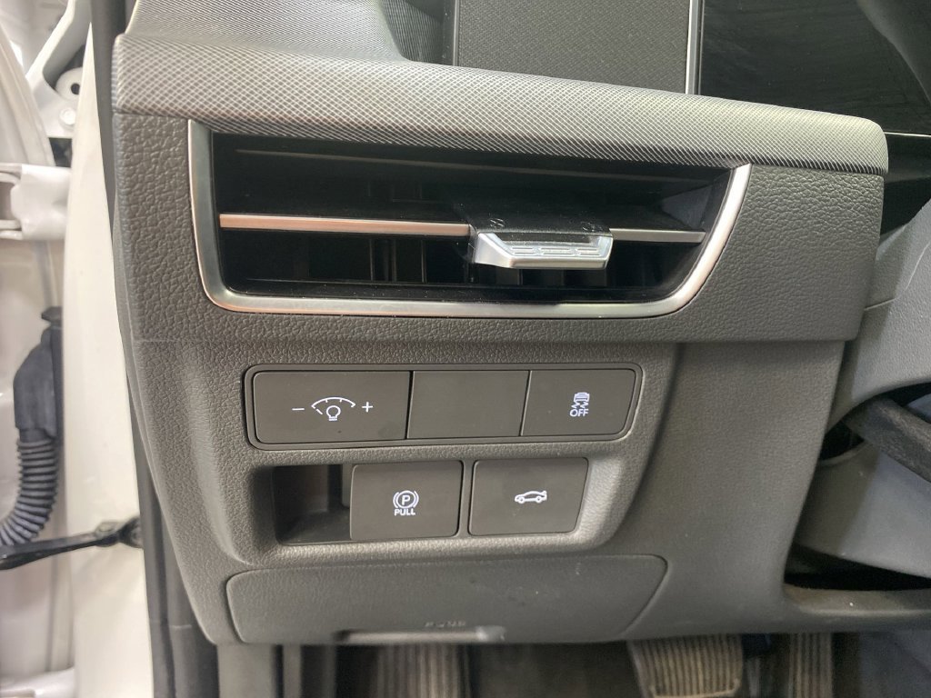 Used 2025 Hyundai Sonata SEL FWD image 23