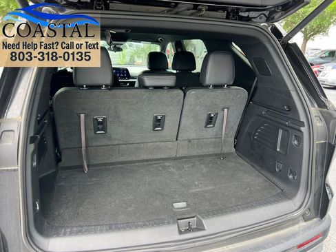 Used 2025 Chevrolet Traverse LT FWD image 14
