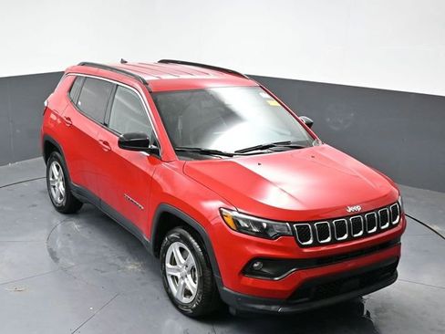 Used 2024 Jeep Compass Latitude image 42