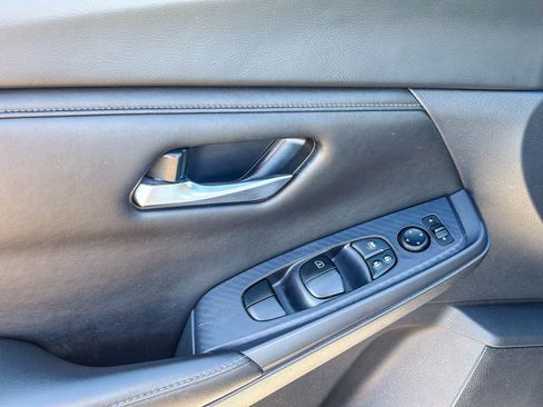 Used 2024 Nissan Sentra SV FWD image 22