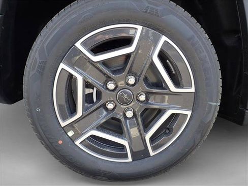 New 2026 Jeep Cherokee Laredo image 7