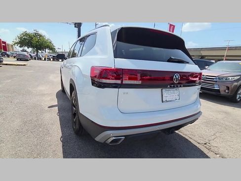 Used 2024 Volkswagen Atlas Peak Edition SE AWD/4WD image 47