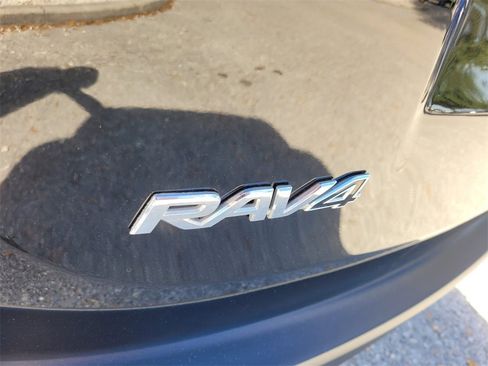 Used 2015 Toyota RAV4 XLE image 11