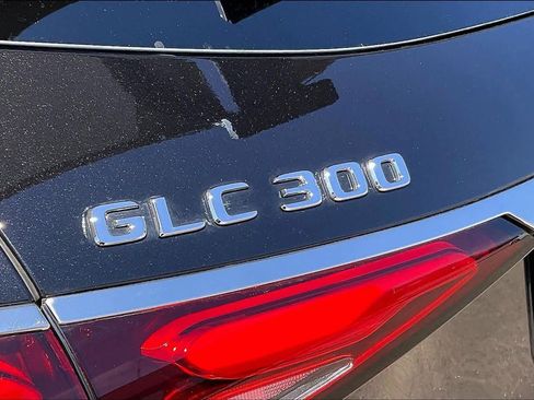 Used 2025 Mercedes-Benz GLC 300 4MATIC image 11