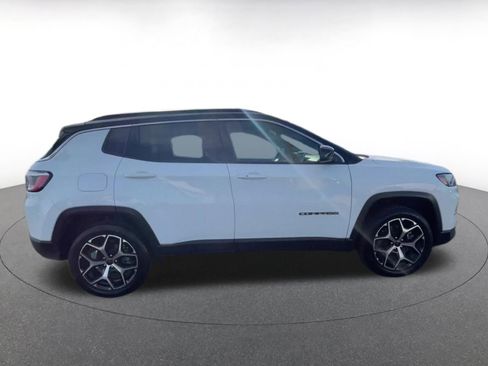 Used 2025 Jeep Compass Limited image 16