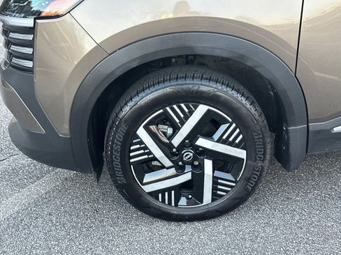 Certified 2025 Nissan Kicks SV image 11