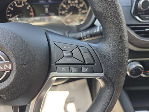 Used 2025 Nissan Altima 2.5 SV FWD image 22