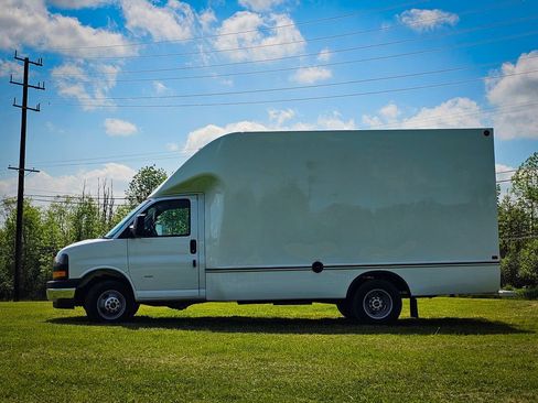 New 2026 GMC Savana 3500 w/ Power Convenience Package RWD image 6