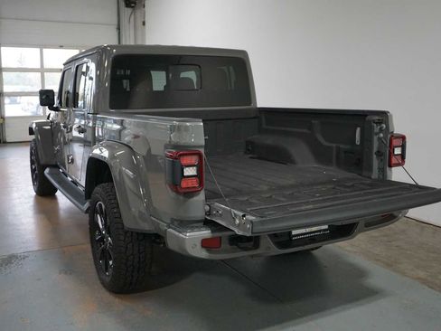 Used 2023 Jeep Gladiator Overland image 4