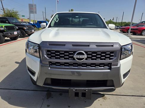 Used 2025 Nissan Frontier SV RWD image 8