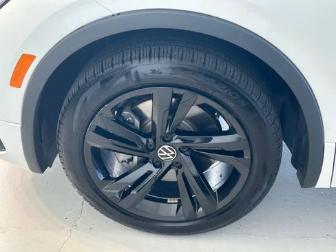 Certified 2023 Volkswagen Tiguan SE R-Line image 8