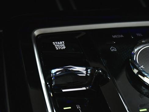 Used 2025 BMW 760i xDrive image 38