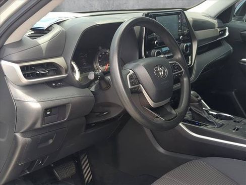 Used 2022 Toyota Highlander L FWD image 10