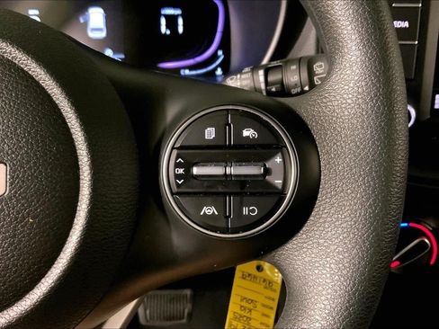 Certified 2025 Kia Soul LX w/ LX Technology Package FWD image 19