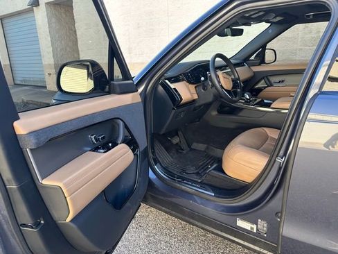 Used 2025 Land Rover Range Rover Sport SE image 8