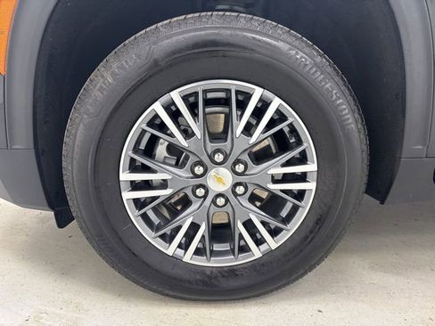 Used 2026 Chevrolet Traverse LT image 38
