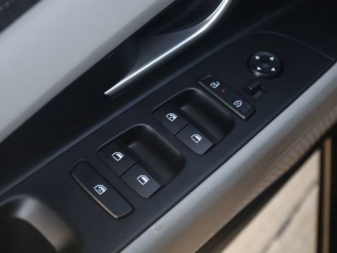 Certified 2025 Hyundai Elantra Limited FWD image 14