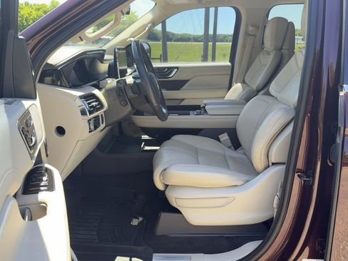 Used 2021 Lincoln Navigator Reserve w/ Luxury Package RWD image 4