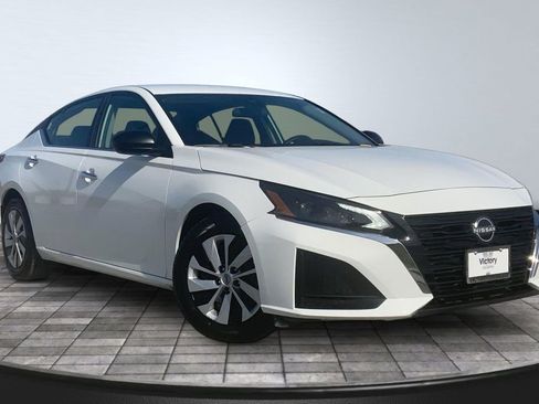 Used 2024 Nissan Altima 2.5 S image 3