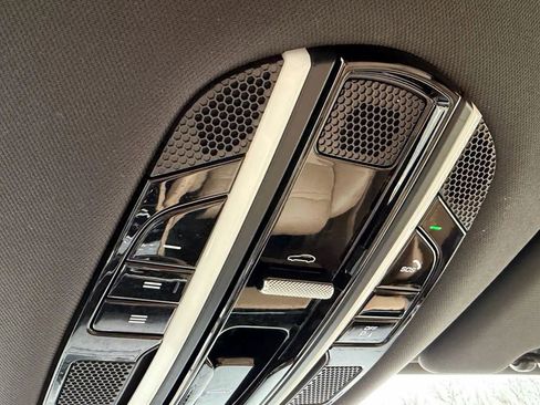 Used 2019 Porsche Cayenne S w/ Premium Plus Package image 49