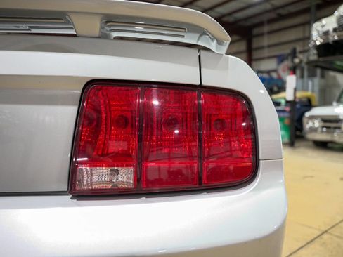 Used 2005 Ford Mustang GT Premium image 38