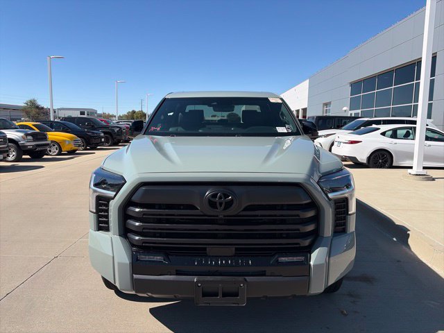 Used 2025 Toyota Tundra Limited AWD/4WD image 2