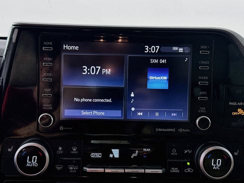 Used 2021 Toyota Highlander XLE FWD image 14