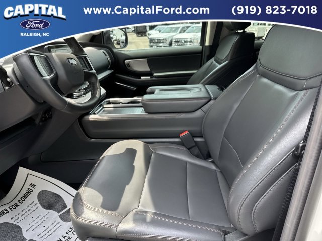 Certified 2025 Ford Expedition Active AWD/4WD image 19