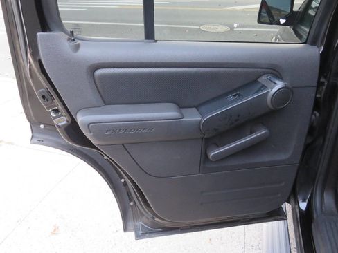 Used 2010 Ford Explorer XLT image 25