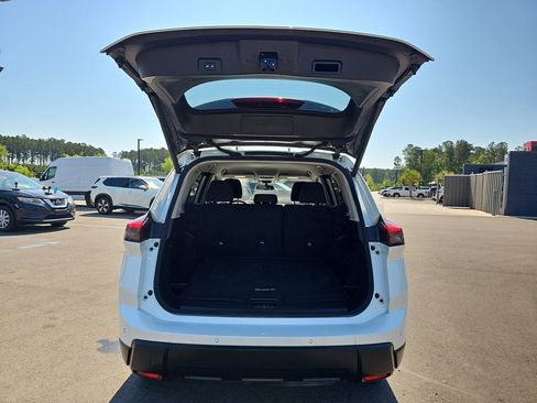 Used 2024 Nissan Rogue SV FWD image 17