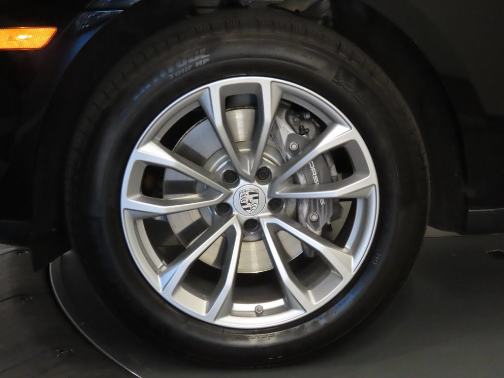 Certified 2026 Porsche Macan AWD/4WD image 11