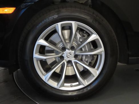 Certified 2026 Porsche Macan AWD/4WD image 11