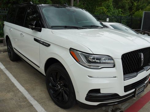 Used 2024 Lincoln Navigator Premiere AWD/4WD image 3