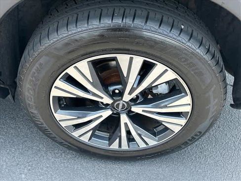 Used 2022 Nissan Rogue SV AWD/4WD image 23