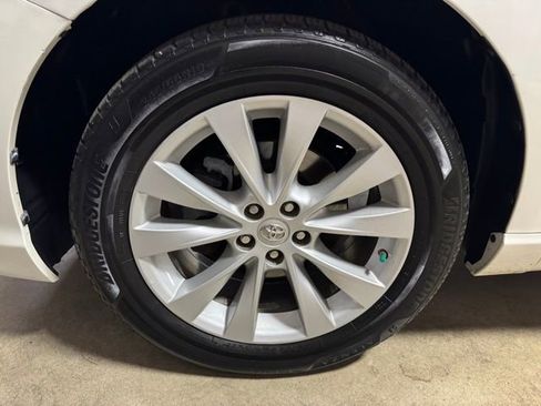Used 2015 Toyota Venza LE AWD/4WD image 36