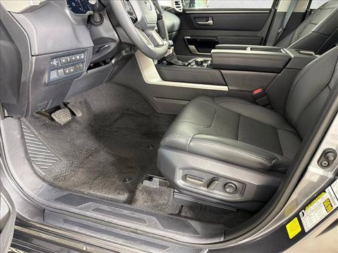 Used 2024 Toyota Tundra Limited AWD/4WD image 10