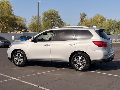 Used 2019 Nissan Pathfinder SL FWD image 4