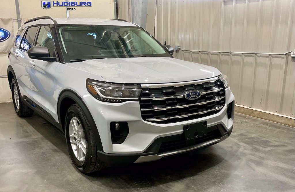 Used 2026 Ford Explorer Active w/ Active Comfort Package RWD image 1