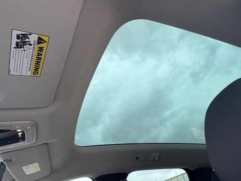 New 2025 Volvo EX90 Plus image 16