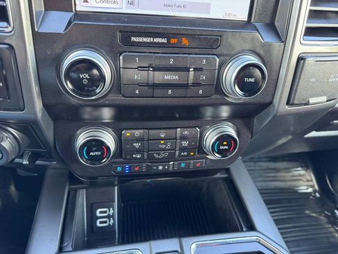 Used 2019 Ford F150 Lariat w/ Equipment Group 502A Luxury AWD/4WD image 25